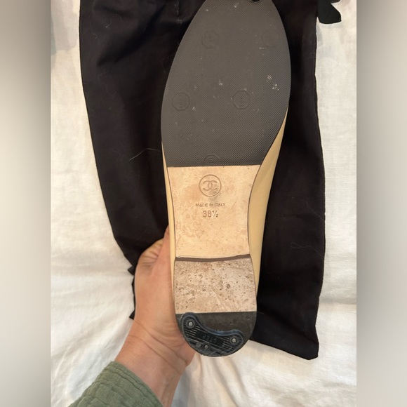 Chanel classic Flats in beige w black cap-toe size 38.5 - Picture 10 of 11